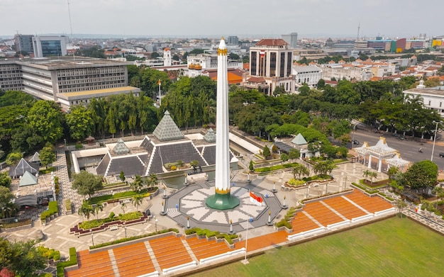 Foto vista aérea del monumento a los héroes en surabaya