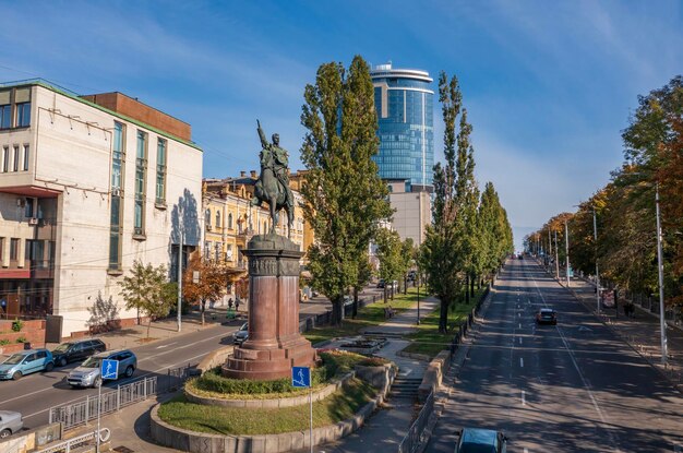 Vista aérea del Monumento a Nikolay Shchors en Kiev, Ucrania