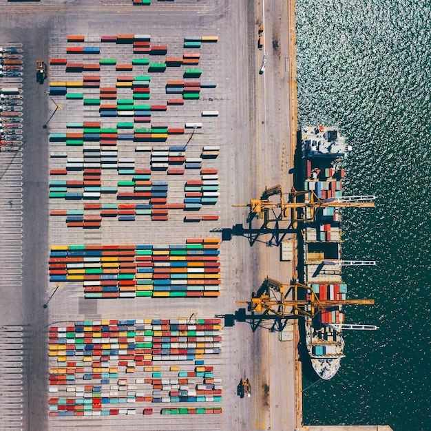 Vista aérea del muelle comercial