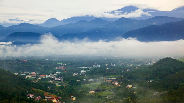 Vista aérea Nantou Jinlong Mountain nascer do sol Riyue Village