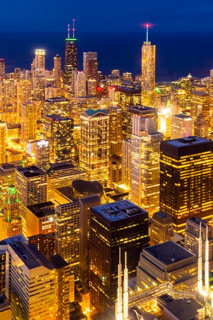 Vista aérea de la noche de Chicago Skylines.