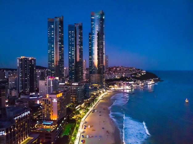 Vista aérea nocturna de la playa de Haeundae en Busan Sunset en Corea del Sur