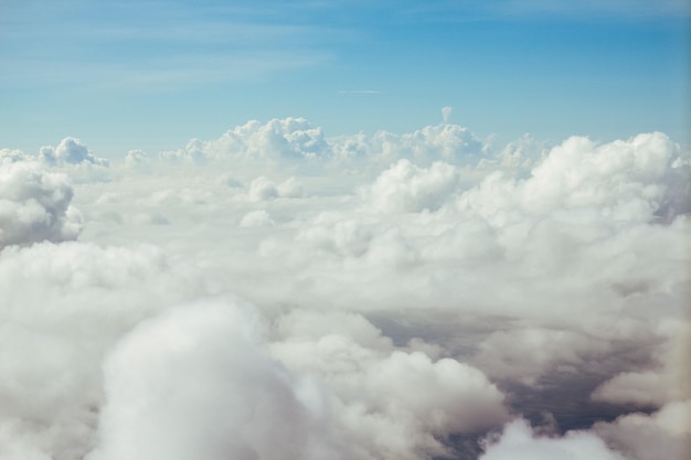 Vista aérea de las nubes contra el cielo