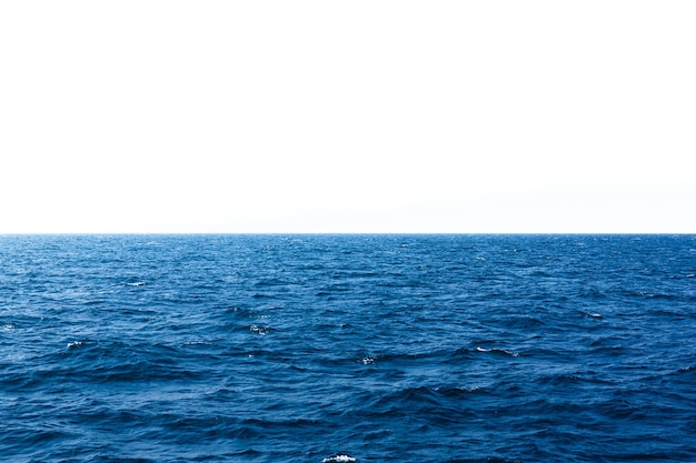 Foto vista aérea de las olas del mar azul