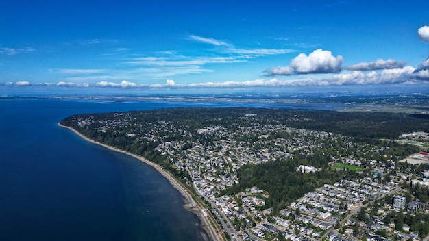 Vista aérea de la orilla de White Rock, BC, Canadá