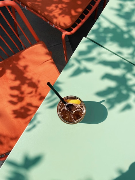 Foto vista aérea ou espresso tónico em uma mesa gelado dinks colorida vibe de verão