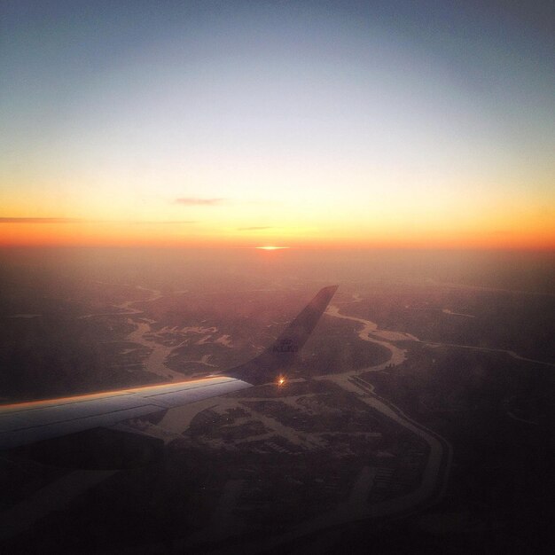 Foto vista aérea del paisaje al atardecer