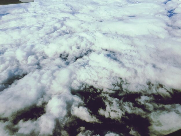 Foto vista aérea de un paisaje cubierto de nieve