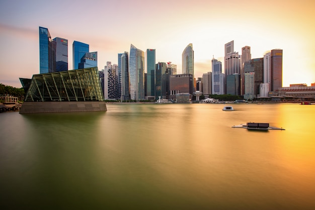 Vista aérea del paisaje del distrito financiero de Singapur y edificio de negocios, ciudad de Singapur