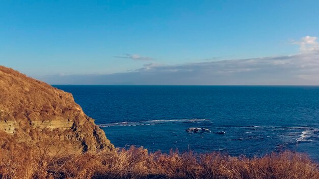 Vista aérea del paisaje marino con vistas a las rocas