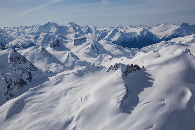 Vista aérea del paisaje de las montañas canadienses Fondo de naturaleza