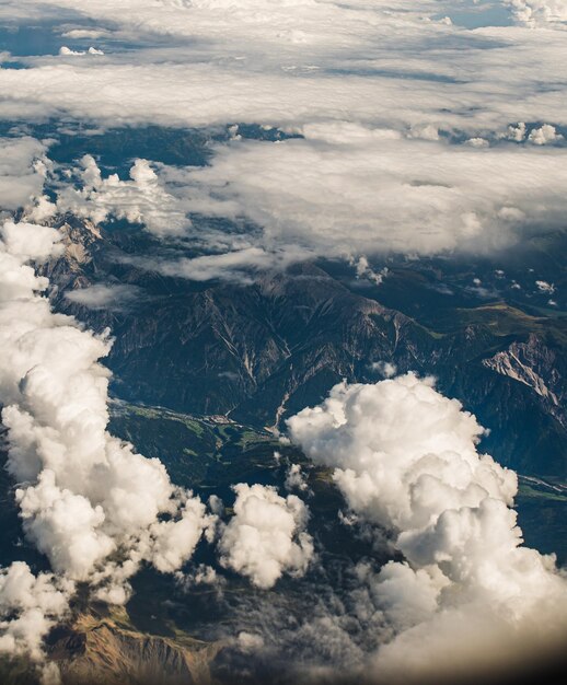 Foto vista aérea del paisaje nublado