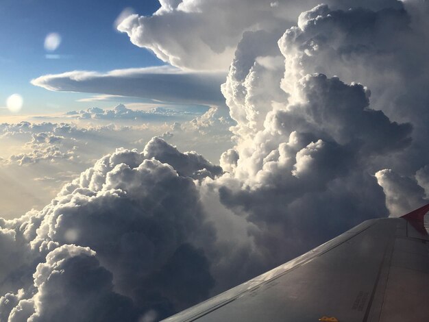 Foto vista aérea del paisaje nublado