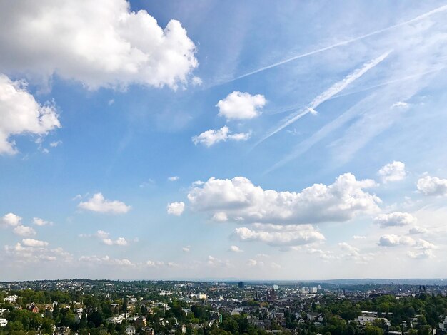 Foto vista aérea del paisaje urbano contra el cielo azul