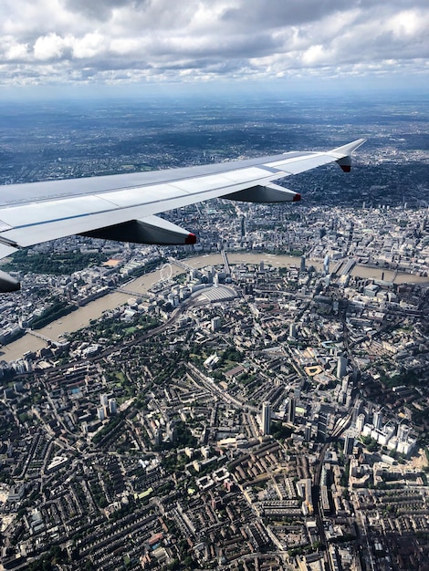 Foto vista aérea del paisaje urbano contra el cielo