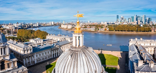 Vista aérea panorâmica da velha academia naval de Greenwich às margens do rio Tamisa