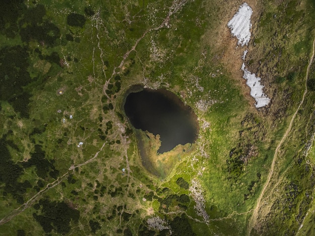 Vista aérea panorâmica das montanhas no verão Caminhadas destino Prado alpino