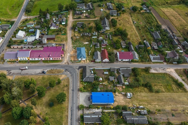 Vista aérea panorâmica do empreendimento privado com casas de campo ou aldeia