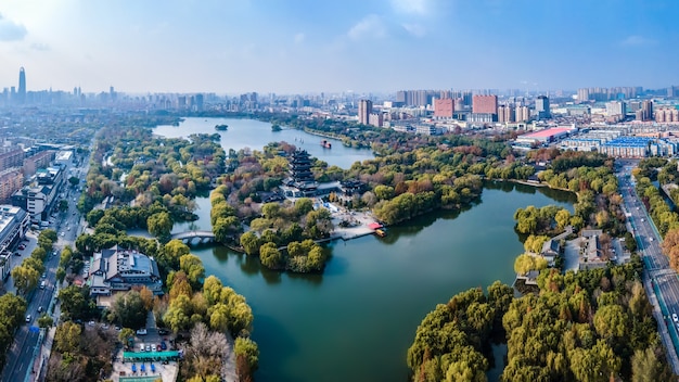 Vista aérea panorâmica do Lago Daming em Jinan