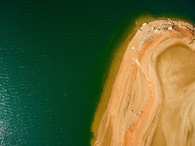 Vista aérea del pantano de Sau en España. Imágenes de ojo de pájaro.