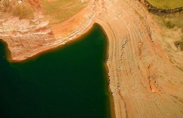 Vista aérea del pantano de Sau en España. Imágenes de ojo de pájaro.