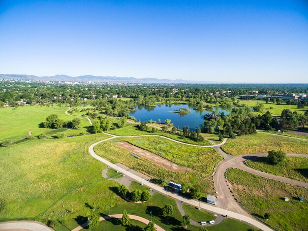 Vista aérea del Parque Belmar en Lakewood Colorado.