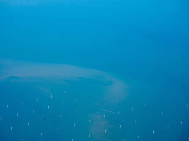 Foto vista aérea del parque eólico.