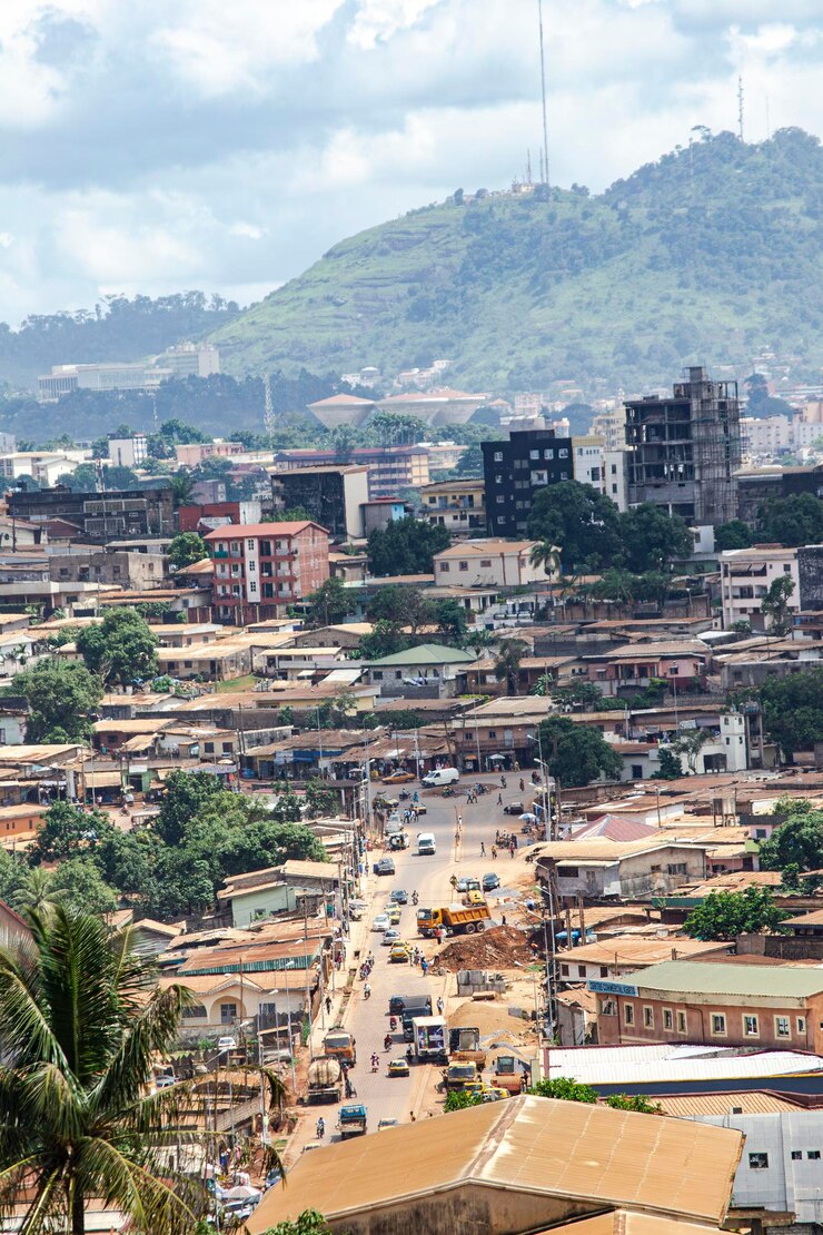 Vista aérea de parte del distrito de Essos en Yaoundé, Camerún