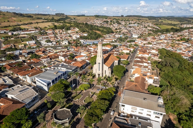 Vista aérea de la pequeña ciudad de Cassia, en el sur de Minas Gerais, Brasil