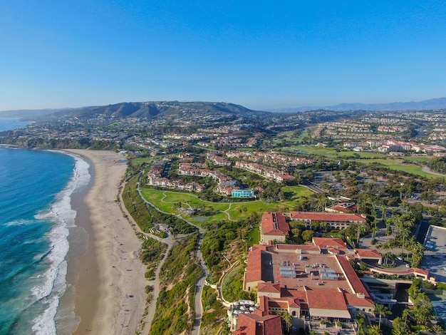 Vista aérea del pequeño barrio de Monarch Beach en la ciudad de Dana Point California en el Condado de Orange