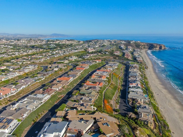 Vista aérea del pequeño barrio de Monarch Beach en la ciudad de Dana Point California en el Condado de Orange