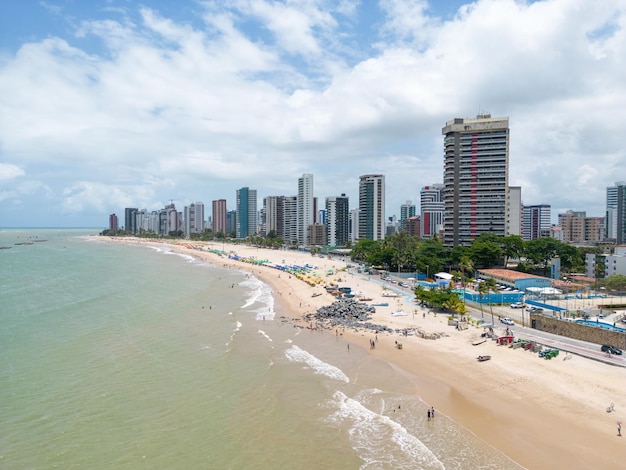 Vista aérea de la playa Candeias e Piedade en la ciudad de Jaboatao dos Guararapes, Pernambuco, Brasil