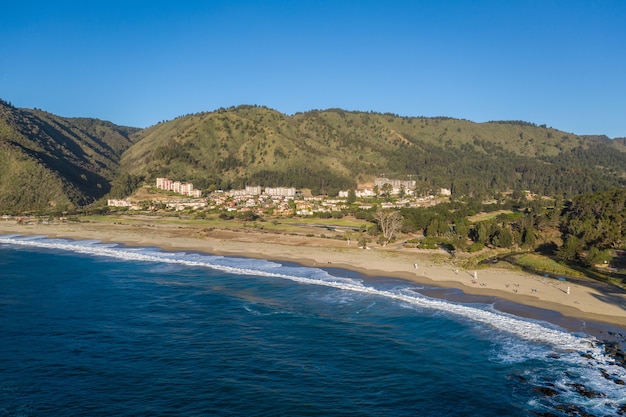 Vista aérea de la Playa Grande en Quintay, Chile