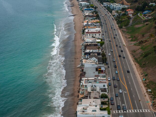 Vista aérea de la playa de Malibu en California cerca de Los Ángeles, Estados Unidos