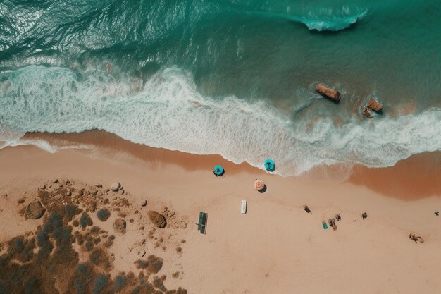 Una vista aérea de una playa con un océano azul y una silla de playa.
