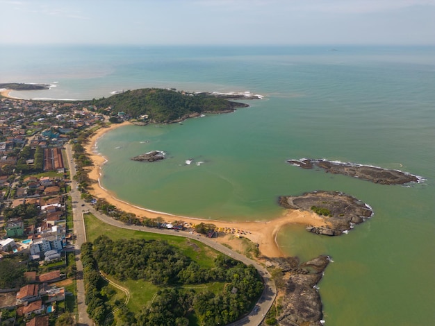 Vista aérea de la playa de Setiba en Setiba en la ciudad de Guarapari Espirito Santo Brasil