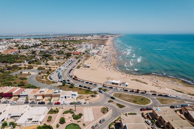 Vista aérea de la playa de Torre La Mata Alicante durante el día soleado de verano Costa Blanca España