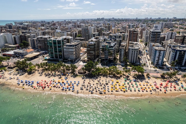 Vista aérea de las playas de Maceio, Alagoas, región noreste de Brasil.