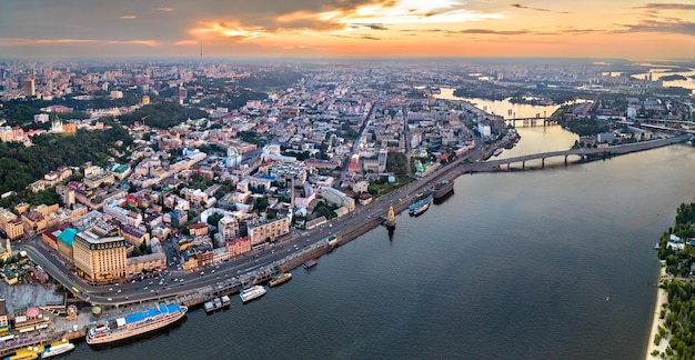 Vista aérea de podil un distrito histórico de kiev, ucrania