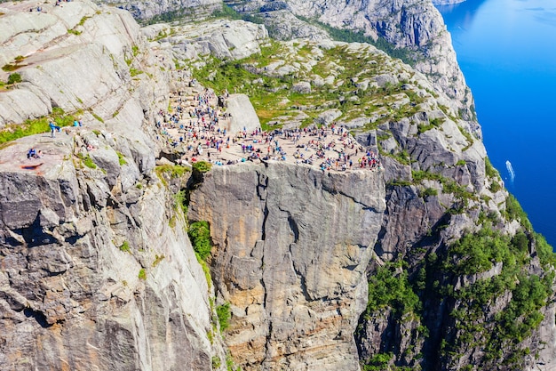 Vista aérea de Preikestolen o Prekestolen o Pulpit Rock, Noruega