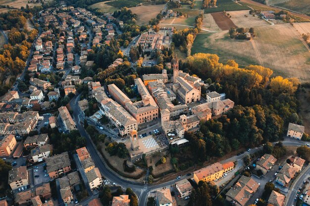 Vista aérea del pueblo de Castelvetro Módena Italia
