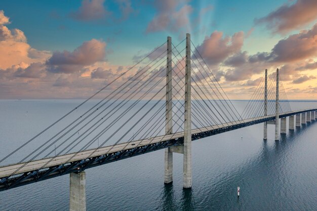 Foto vista aérea del puente entre dinamarca y suecia oresundsbron