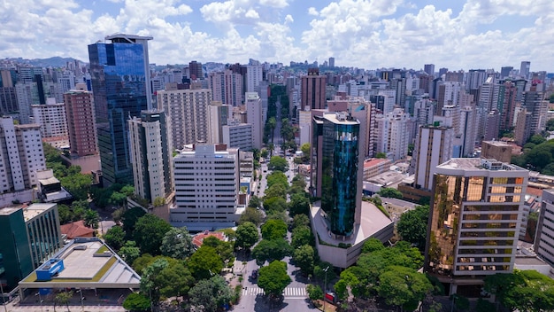 Vista aérea de la región central de Belo Horizonte Minas Gerais Brasil Edificios comerciales en la Avenida Afonso Pena