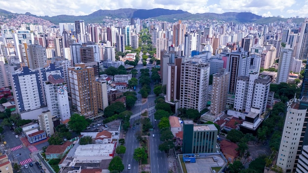 Vista aérea de la región central de Belo Horizonte Minas Gerais Brasil Edificios comerciales en la Avenida Afonso Pena