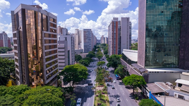 Vista aérea de la región central de Belo Horizonte Minas Gerais Brasil Edificios comerciales en la Avenida Afonso Pena