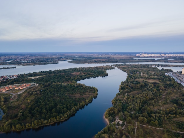 Foto vista aérea del río dnieper, cerca de kiev