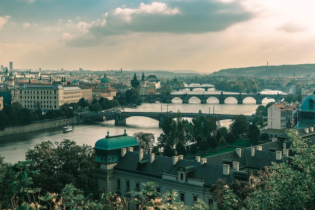 Vista aérea del río Vltava en Praga Chequia