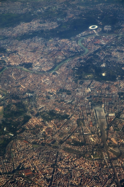 Foto vista aérea de roma italia desde la ventana del avión