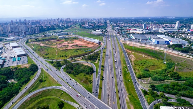 Vista aérea de Sao Jose dos Campos Sao Paulo Brasil Vista de la interconexión vial