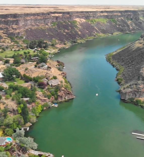 Vista aérea de Shoshone Falls en temporada de verano desde el mirador de drone, Idaho, USA.